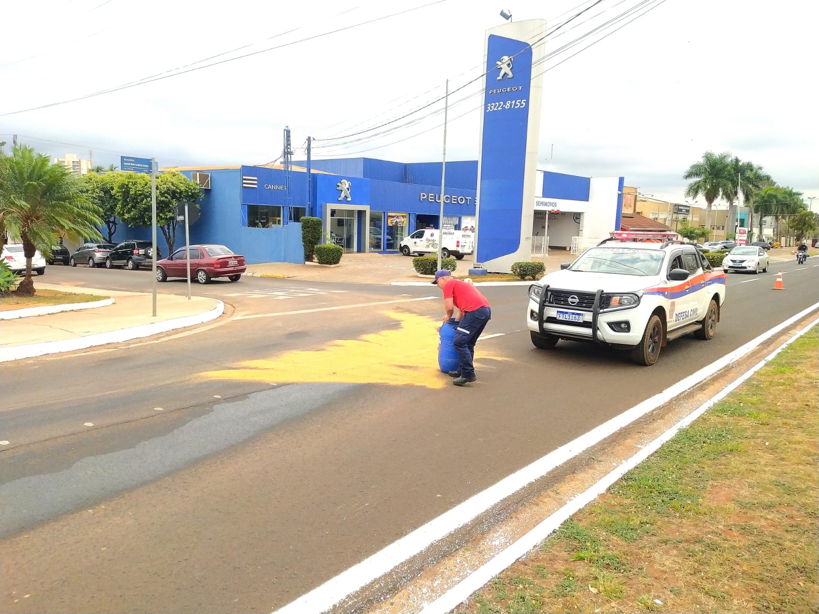 Trecho De Avenida Necker Camargos Foi Interditada Após Derramamento De óleo O Diário 