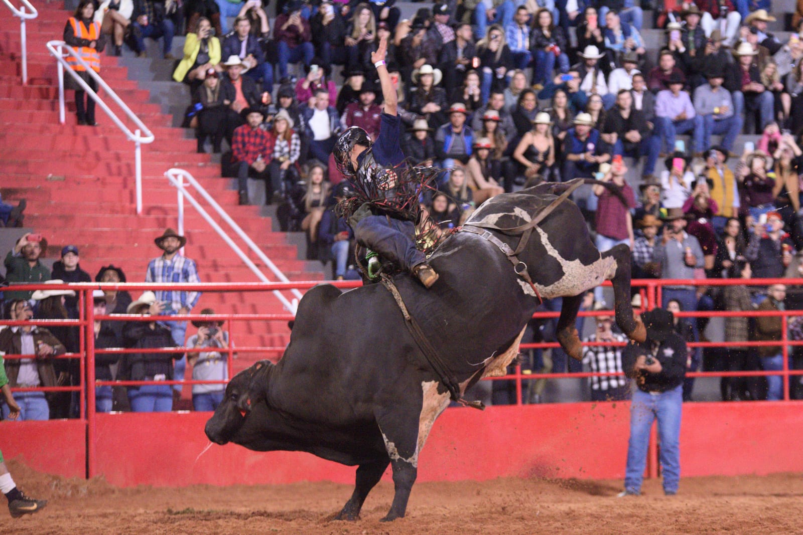 Os Independentes apresentam o 28º Barretos International Rodeo O